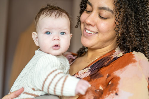 mom-smiling-at-baby